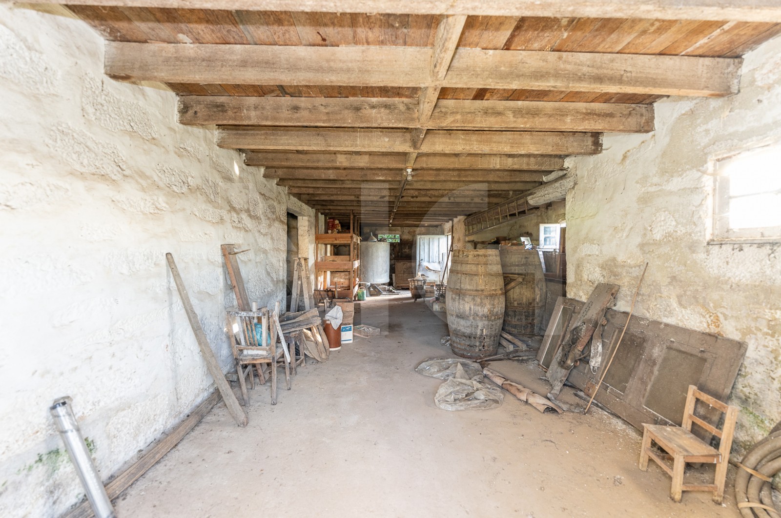 Farm T3 for For sale in Fânzeres e São Pedro da Cova, Gondomar, Porto - Parqueamento/Garagem (Imagem 1)