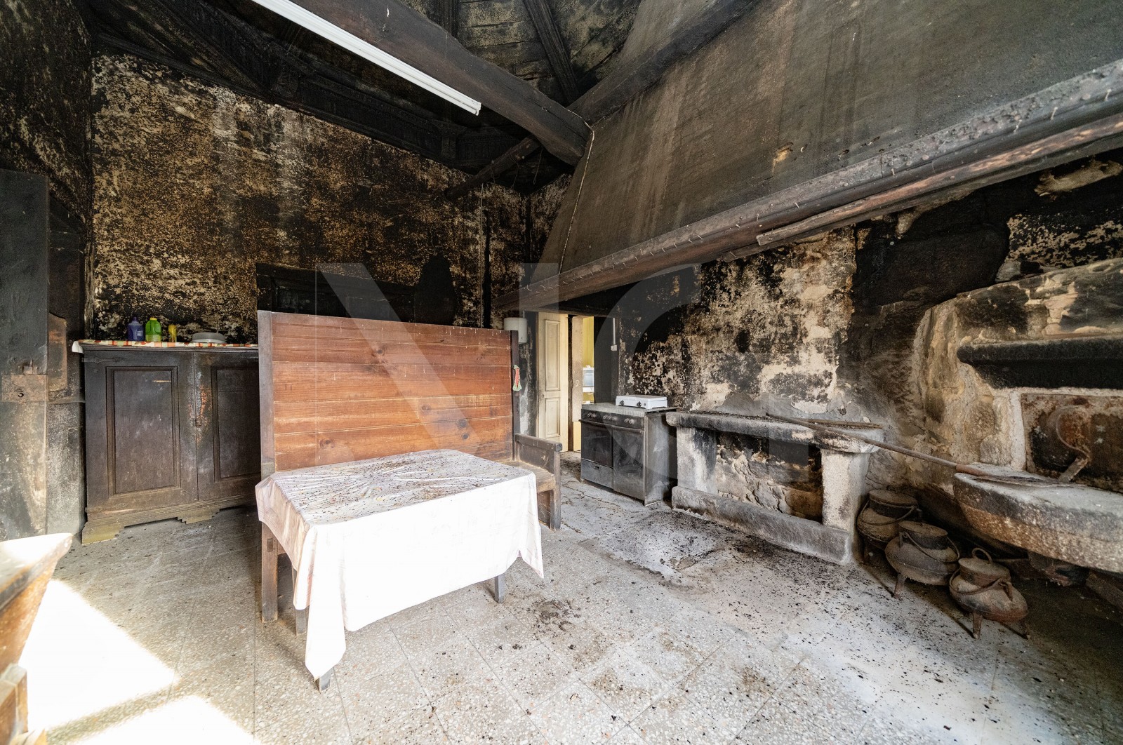 Quinta T8 para Venda em Covelas, Póvoa de Lanhoso, Braga - Cozinha (Imagem 1)