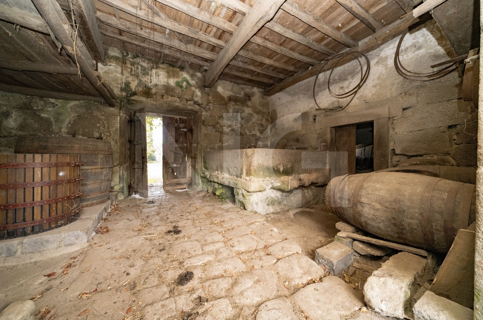 Quinta T8 para Venda em Covelas, Póvoa de Lanhoso, Braga - Cave (Imagem 1)