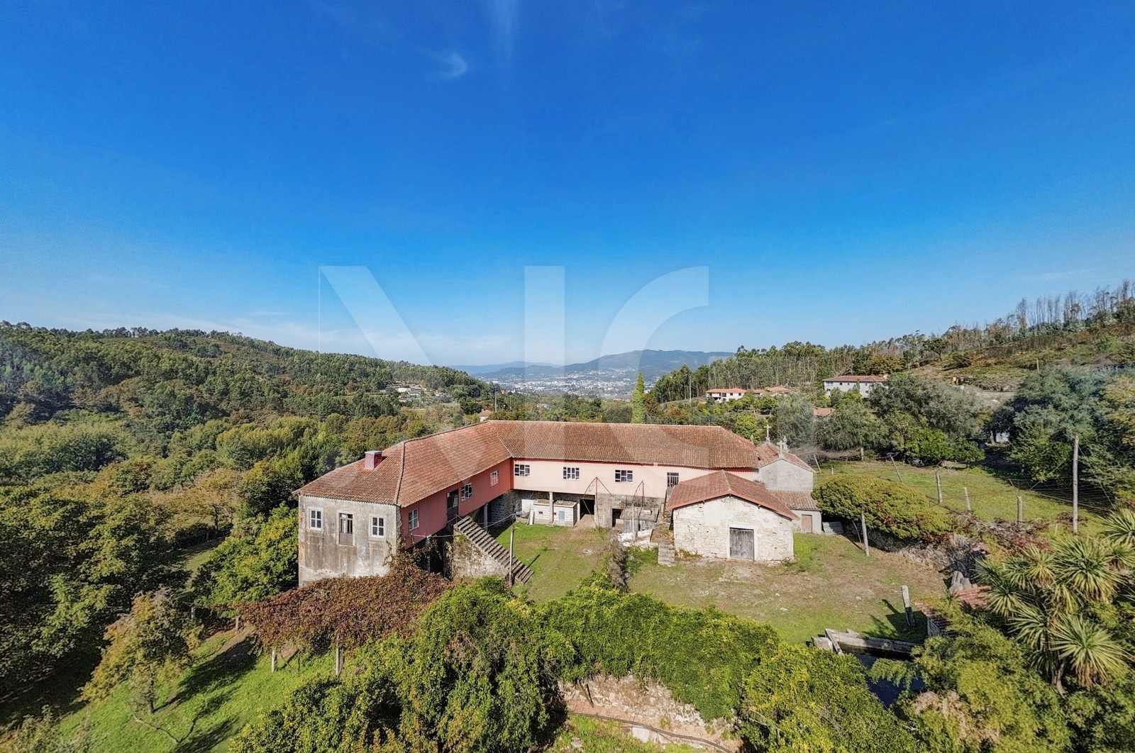 Quinta T8 para Venda em Covelas, Póvoa de Lanhoso, Braga - Fachada (Imagem 2)