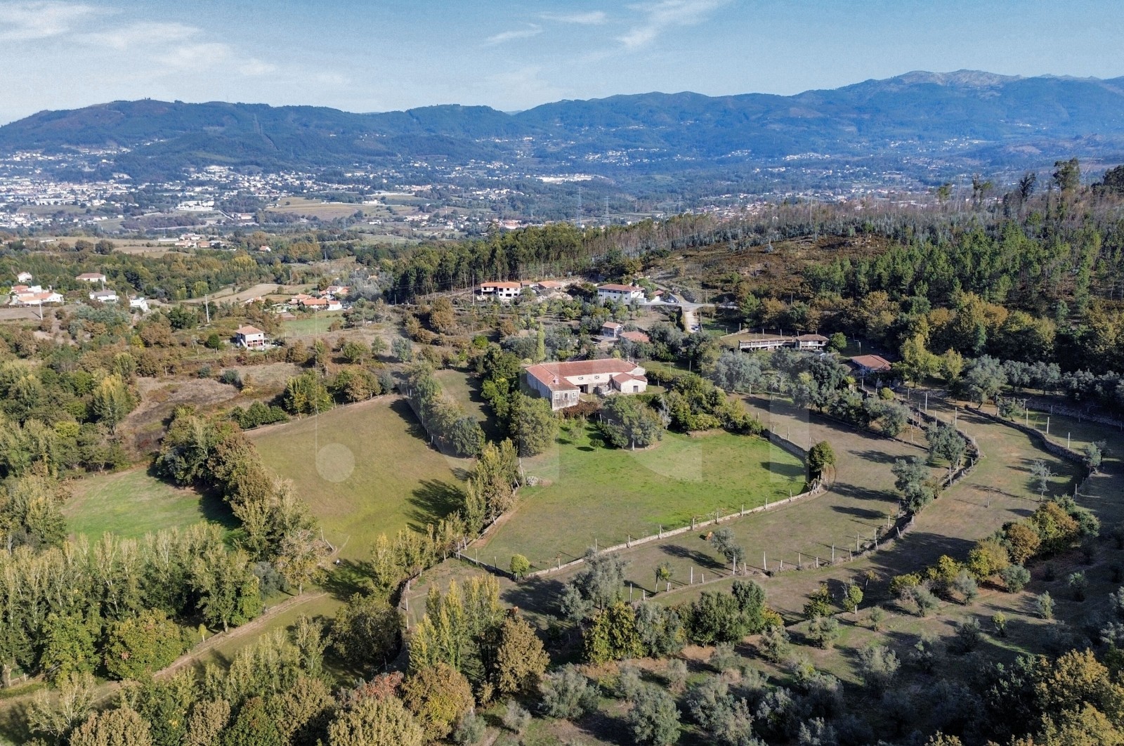 Quinta T8 para Venda em Covelas, Póvoa de Lanhoso, Braga - Área envolvente (Imagem 2)