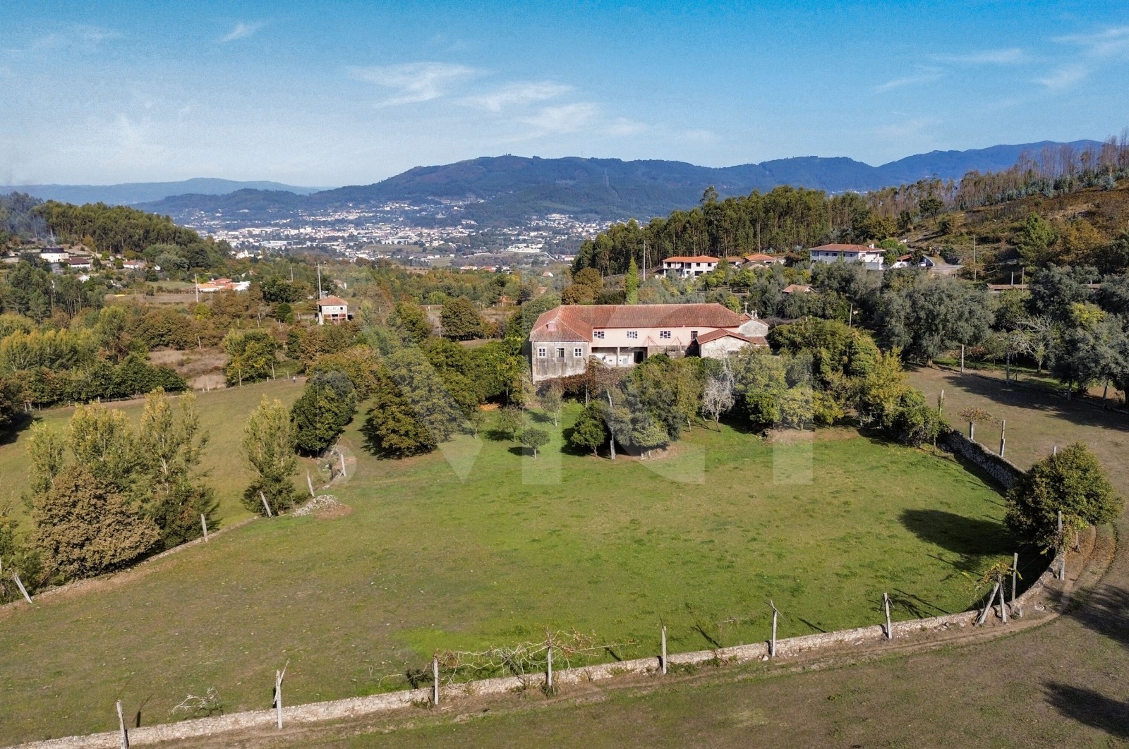 Quinta T8 para Venda em Covelas, Póvoa de Lanhoso, Braga - Área envolvente (Imagem 3)