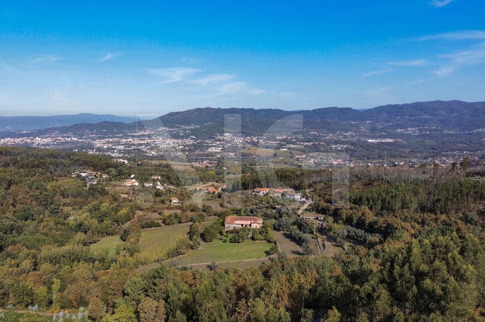 Quinta T8 para Venda em Covelas, Póvoa de Lanhoso, Braga - Área envolvente (Imagem 4)