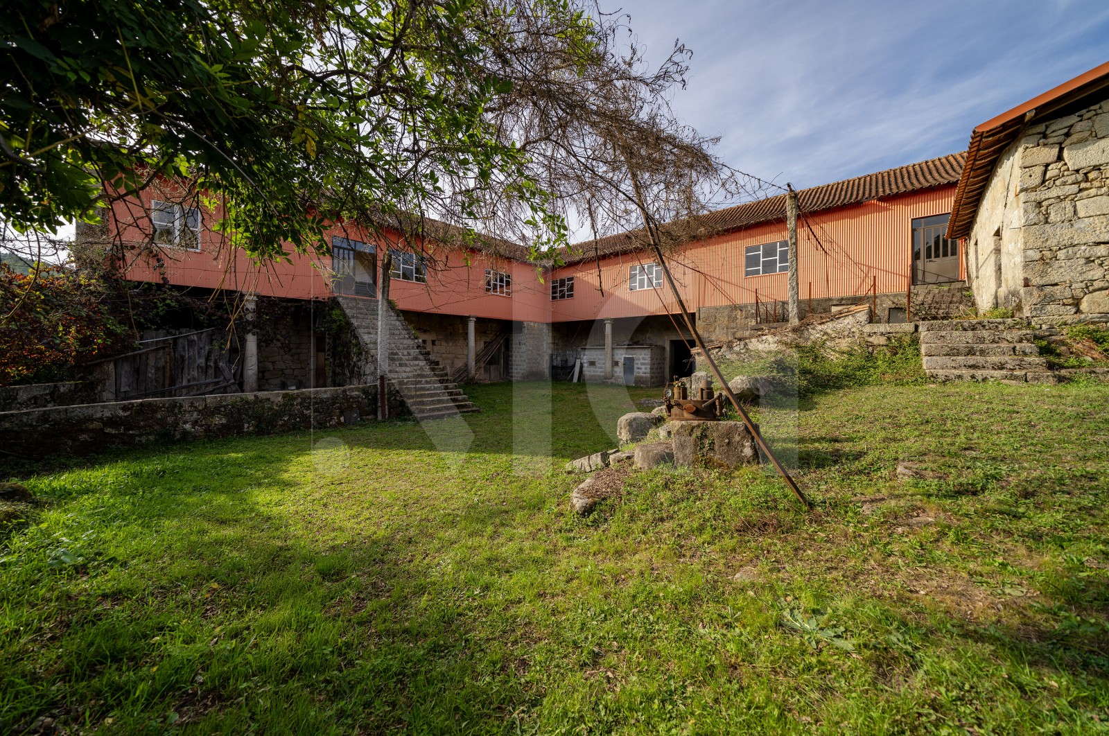 Quinta T8 para Venda em Covelas, Póvoa de Lanhoso, Braga - Fachada (Imagem 1)