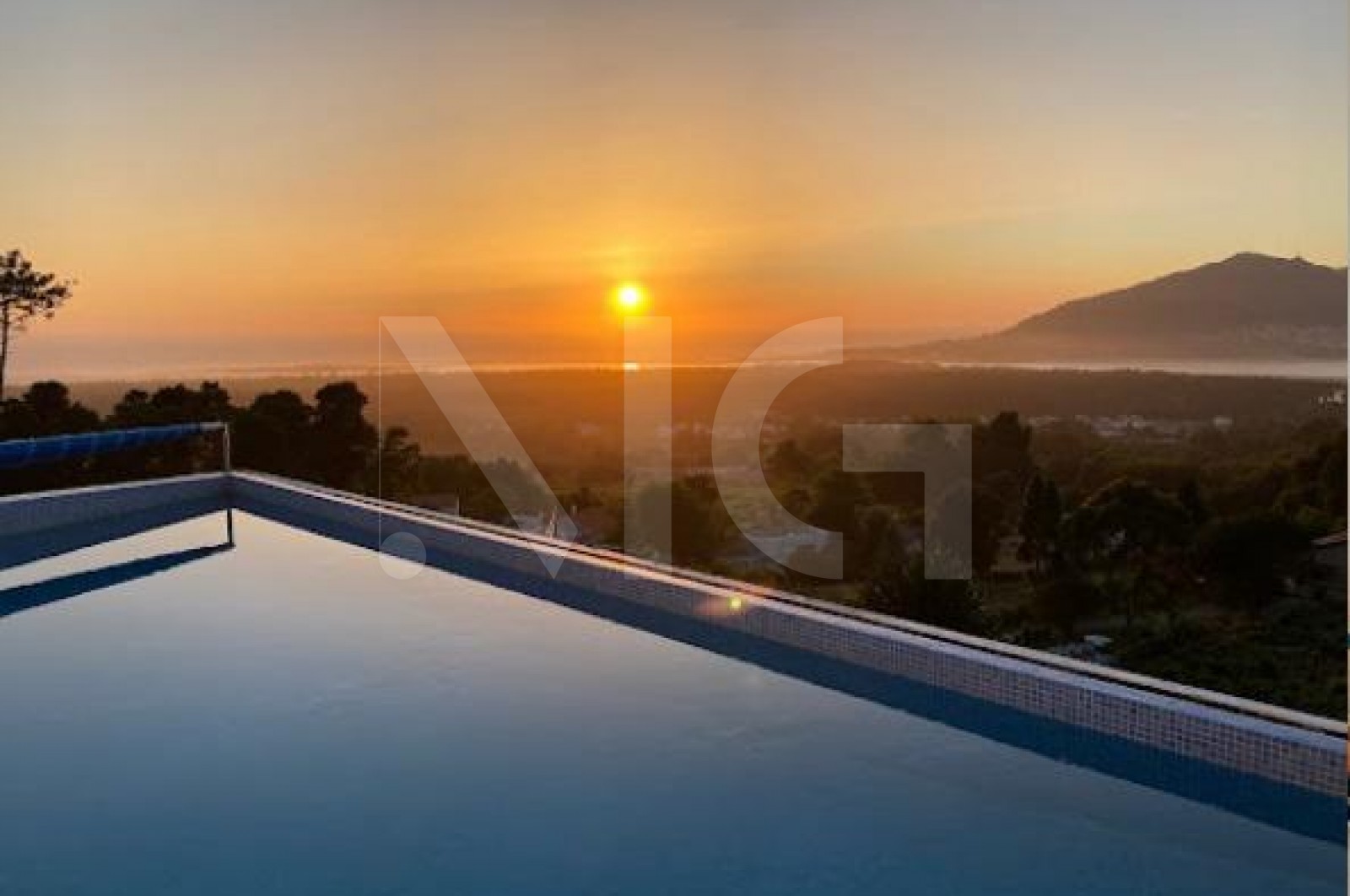 Moradia T4 para Venda em Moledo e Cristelo, Caminha, Viana do Castelo - Piscina (Imagem 1)