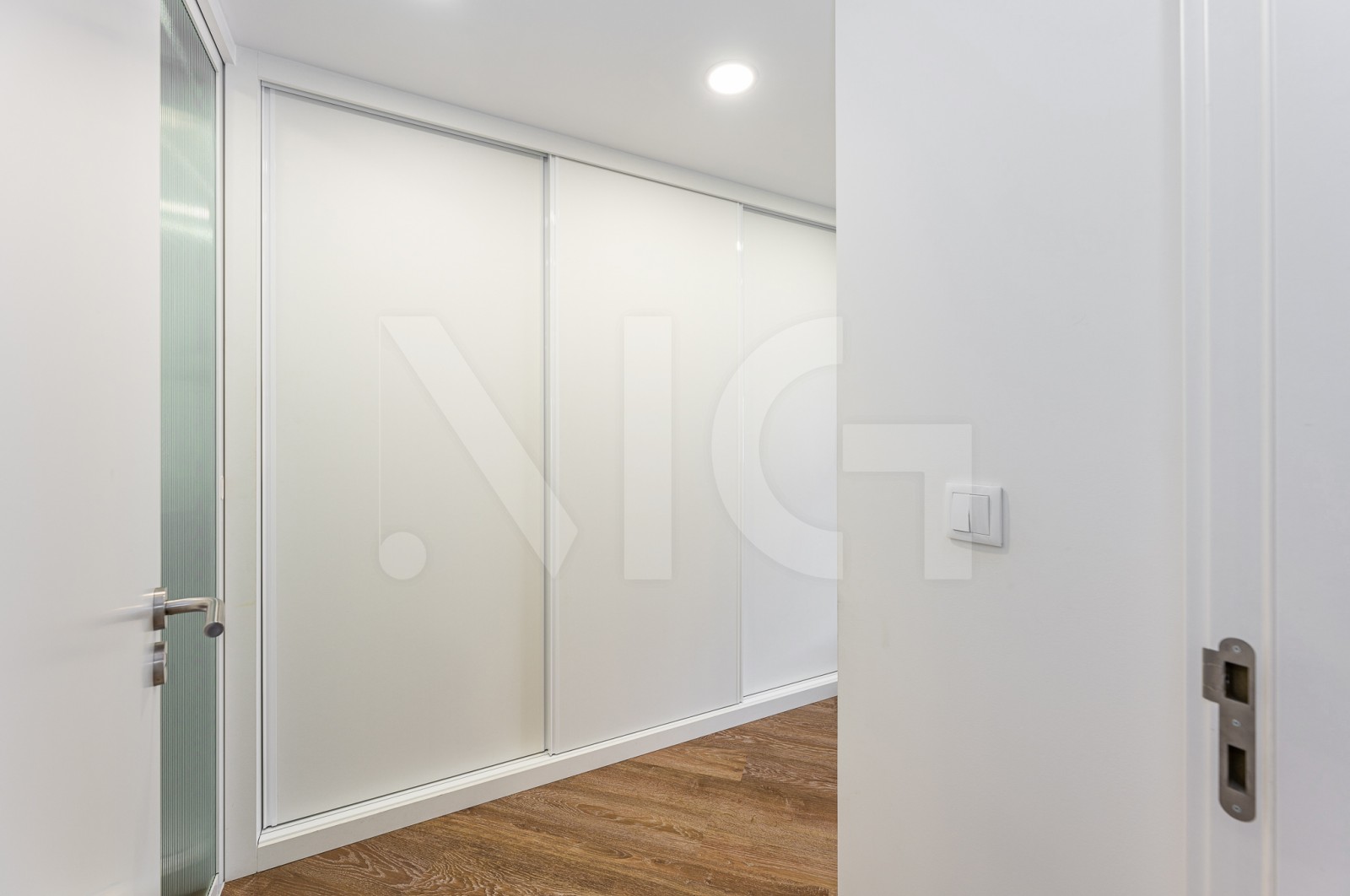 Apartamento T2 para Venda em Baguim do Monte (Rio Tinto), Gondomar, Porto - Corredor (Imagem 3)