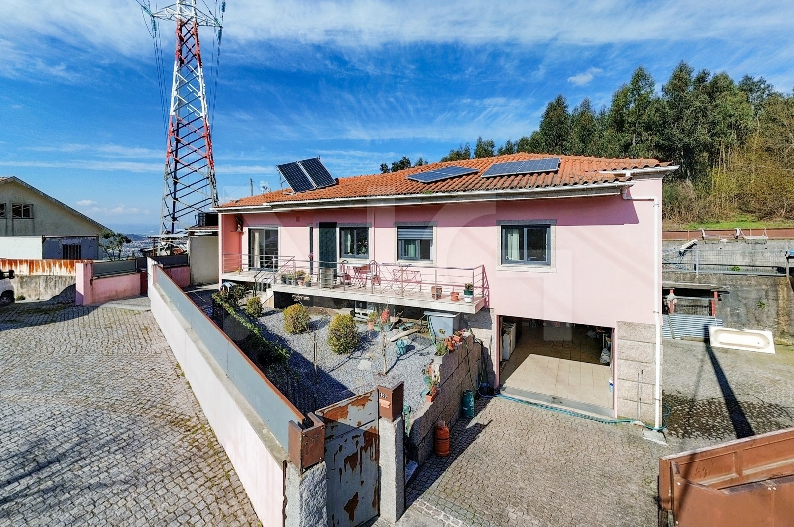 Moradia T2 para Venda em Escudeiros e Penso (Santo Estêvão e São Vicente), Braga, Braga - Fachada (Imagem 1)