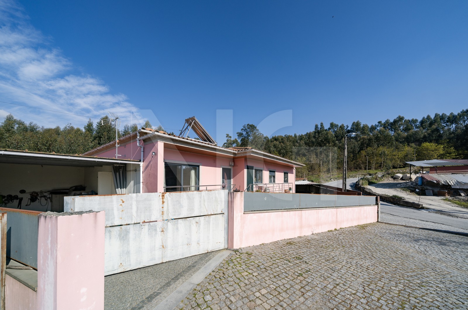 Moradia T2 para Venda em Escudeiros e Penso (Santo Estêvão e São Vicente), Braga, Braga - Fachada (Imagem 4)