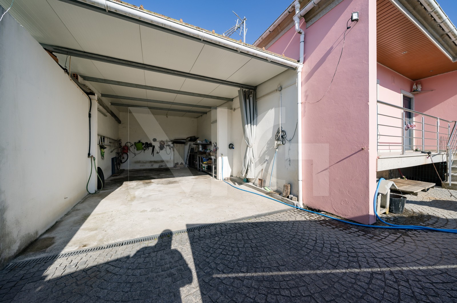 Moradia T2 para Venda em Escudeiros e Penso (Santo Estêvão e São Vicente), Braga, Braga - Parqueamento/Garagem (Imagem 1)