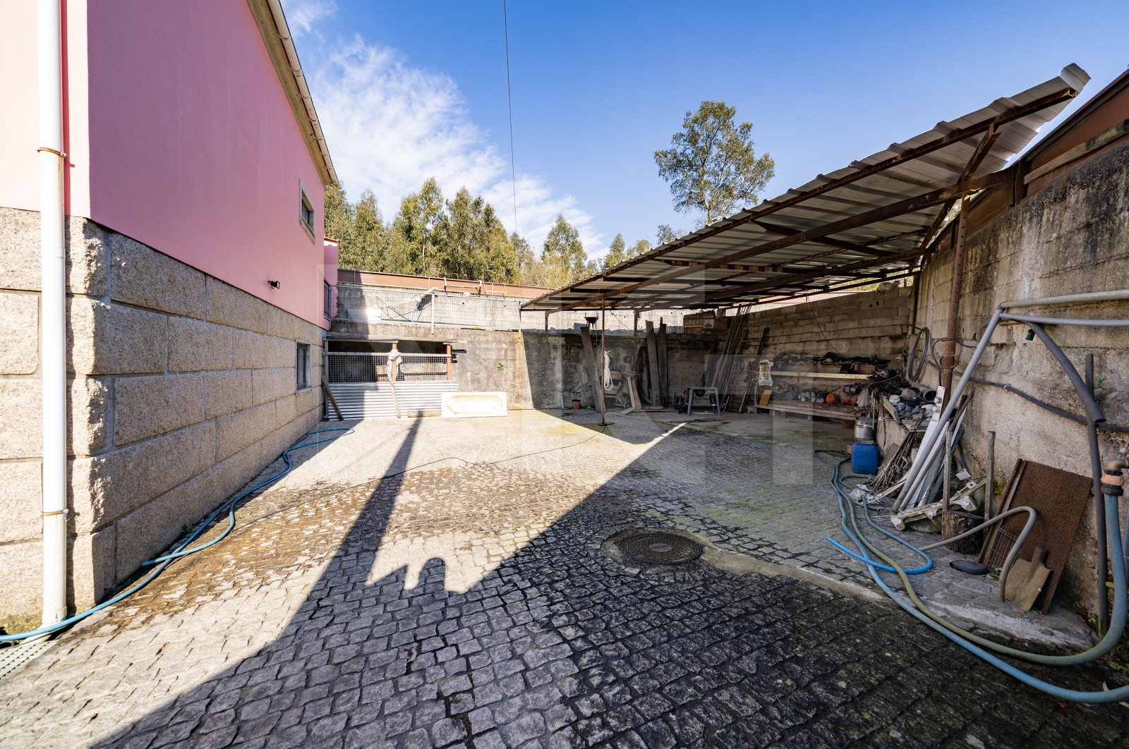 Moradia T2 para Venda em Escudeiros e Penso (Santo Estêvão e São Vicente), Braga, Braga - Área envolvente (Imagem 1)