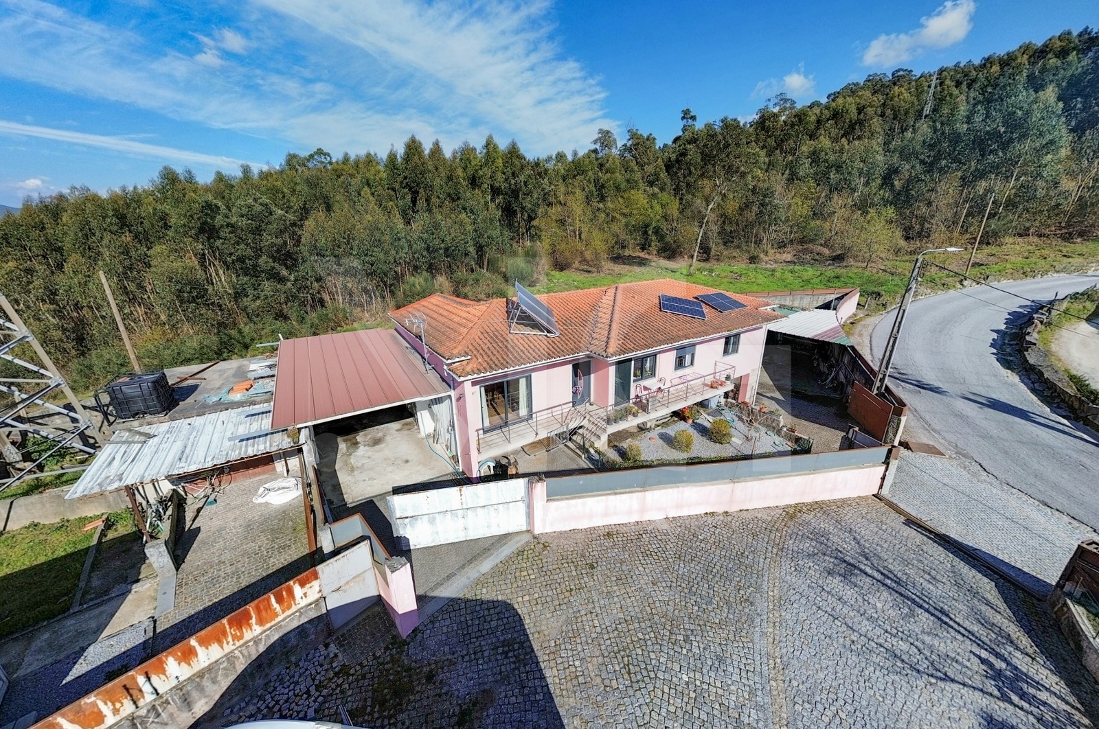 Moradia T2 para Venda em Escudeiros e Penso (Santo Estêvão e São Vicente), Braga, Braga - Fachada (Imagem 3)