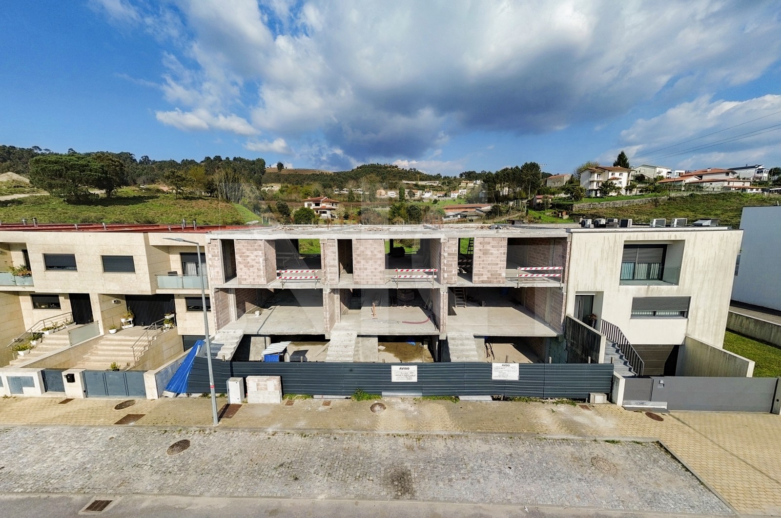 Moradia T3 para Venda em Póvoa de Lanhoso (Nossa Senhora do Amparo), Póvoa de Lanhoso, Braga - Fachada (Imagem 3)