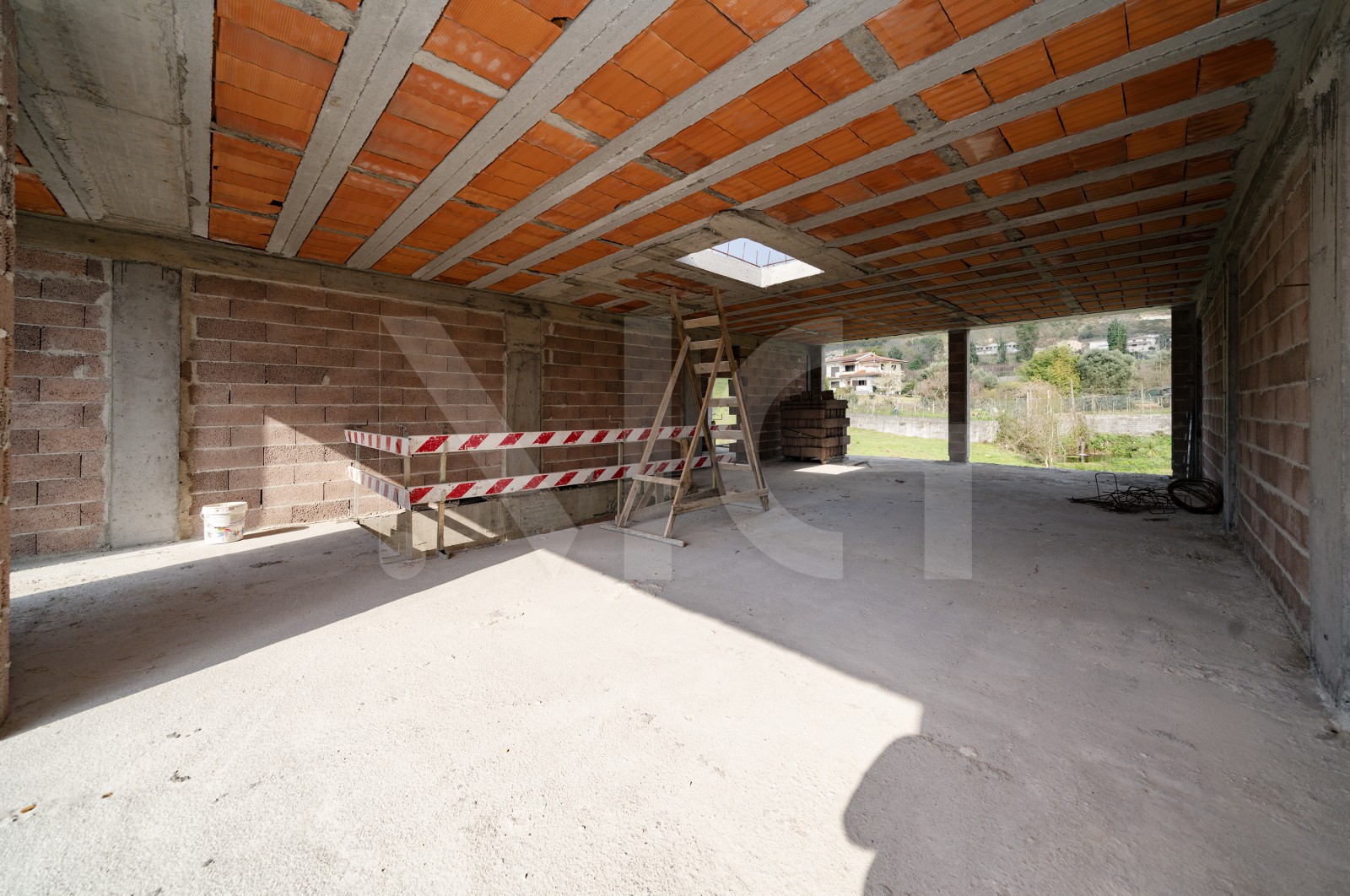 Moradia T3 para Venda em Póvoa de Lanhoso (Nossa Senhora do Amparo), Póvoa de Lanhoso, Braga - Sala (Imagem 2)