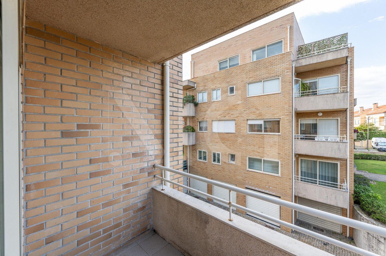 Apartamento T2 para Venda em Gulpilhares e Valadares, Vila Nova de Gaia, Porto - Varanda (Imagem 2)