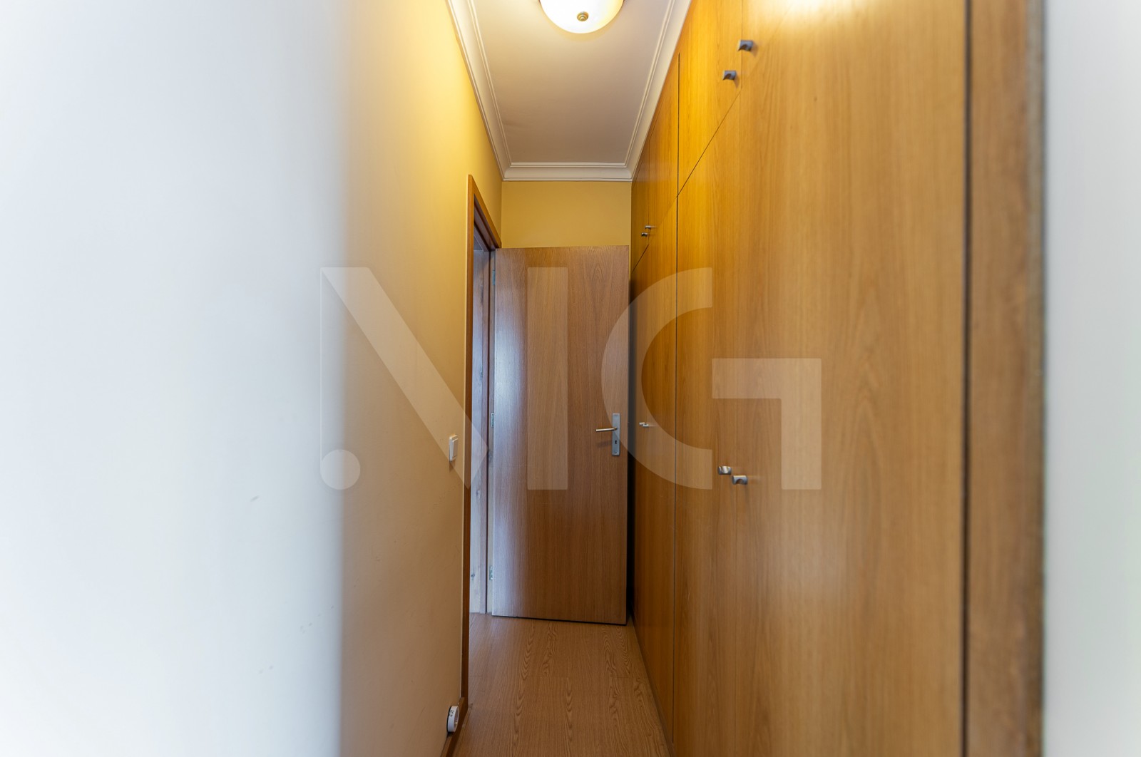 Apartamento T2 para Venda em Gulpilhares e Valadares, Vila Nova de Gaia, Porto - Corredor (Imagem 3)