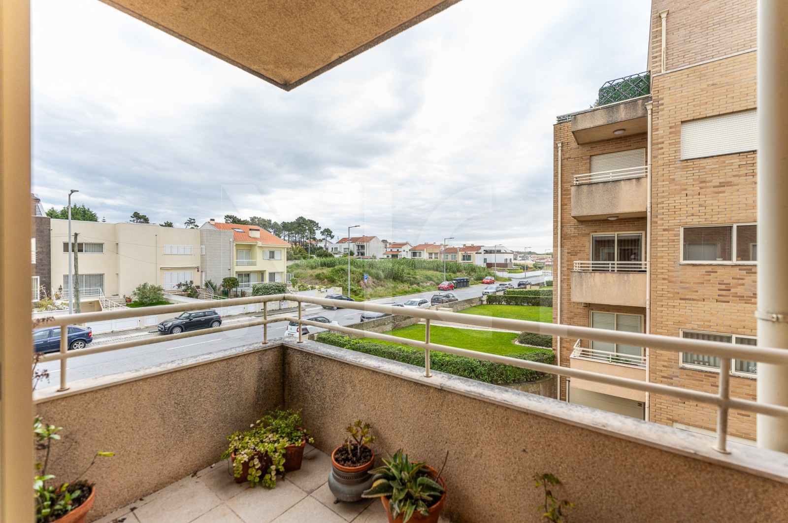Apartamento T2 para Venda em Gulpilhares e Valadares, Vila Nova de Gaia, Porto - Varanda (Imagem 1)