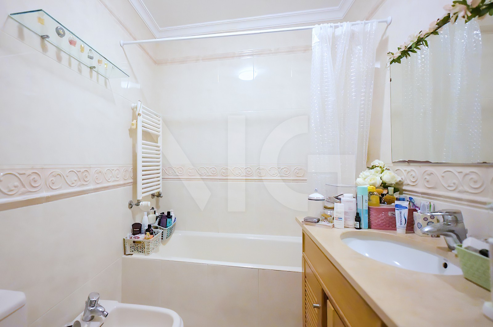 Apartamento T2 para Venda em Gulpilhares e Valadares, Vila Nova de Gaia, Porto - Casa de banho (Imagem 2)