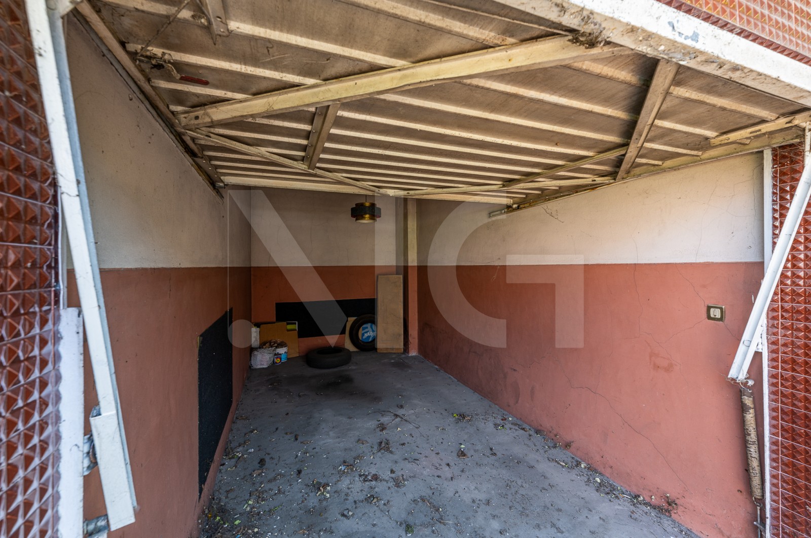 Moradia T4 para Venda em Pedrouços, Maia, Porto - Parqueamento/Garagem (Imagem 2)