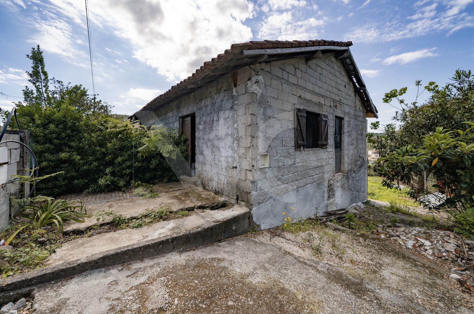 Moradia T3 para Venda em Verim, Friande e Ajude, Póvoa de Lanhoso, Braga - Fachada (Imagem 4)