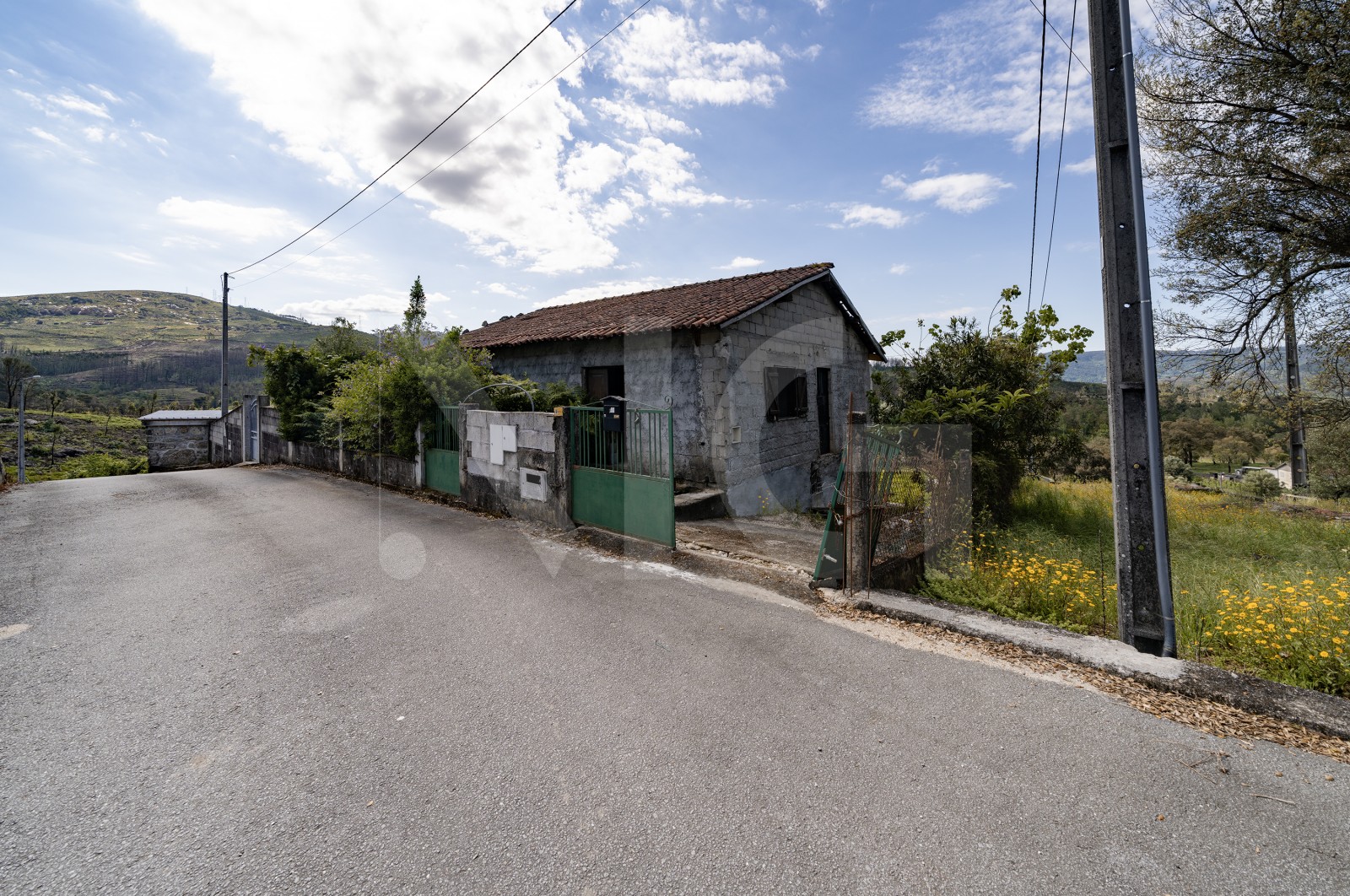 Moradia T3 para Venda em Verim, Friande e Ajude, Póvoa de Lanhoso, Braga - Fachada (Imagem 1)