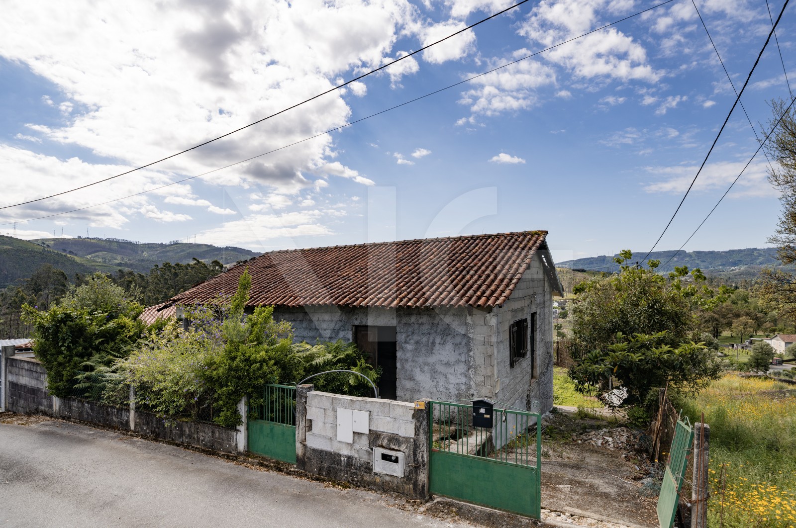 Moradia T3 para Venda em Verim, Friande e Ajude, Póvoa de Lanhoso, Braga - Fachada (Imagem 2)