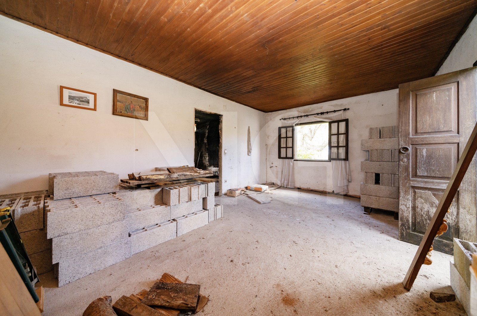 Moradia T3 para Venda em Verim, Friande e Ajude, Póvoa de Lanhoso, Braga - Sala (Imagem 1)