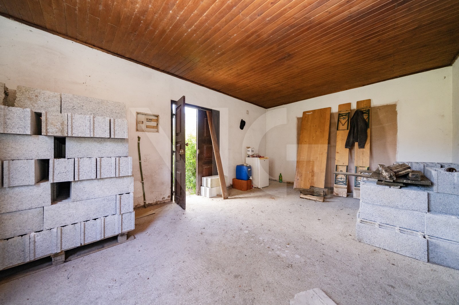 Moradia T3 para Venda em Verim, Friande e Ajude, Póvoa de Lanhoso, Braga - Sala (Imagem 2)