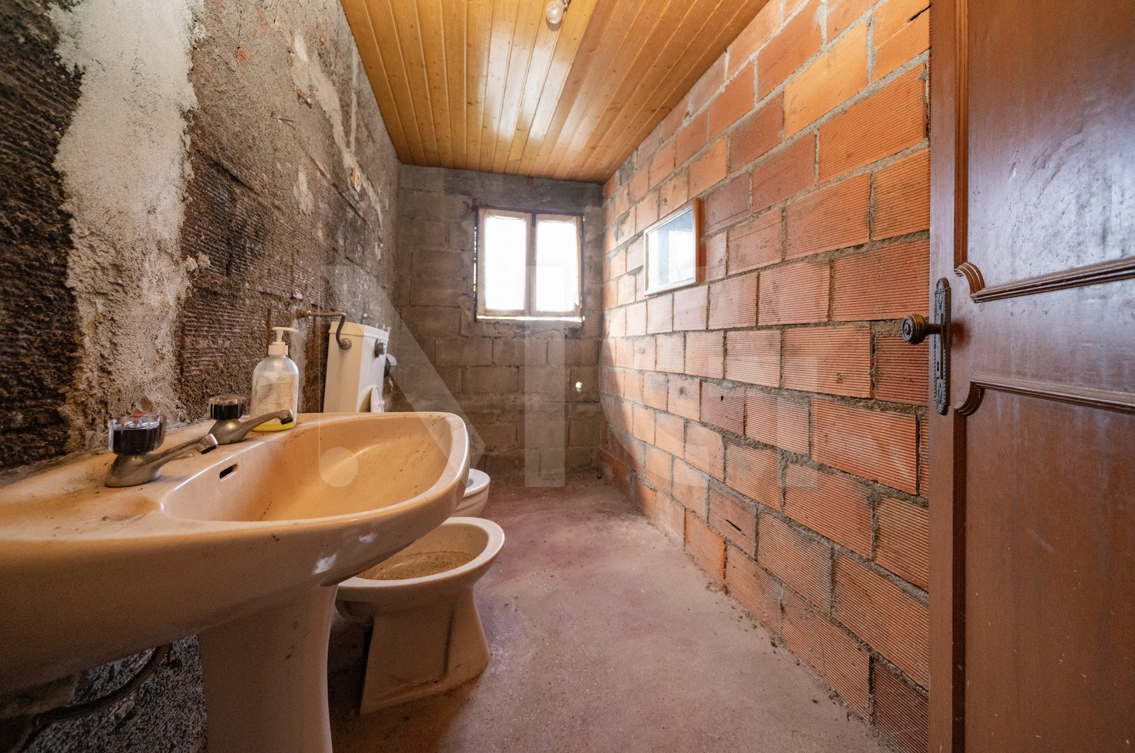 Moradia T3 para Venda em Verim, Friande e Ajude, Póvoa de Lanhoso, Braga - Casa de banho (Imagem 1)