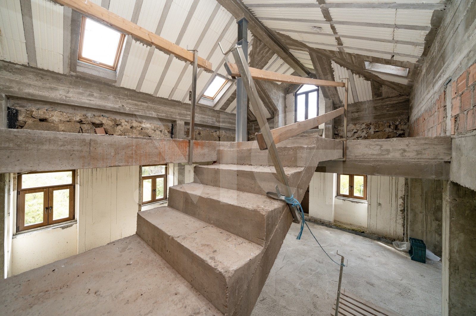 Moradia T3 para Venda em Priscos, Braga, Braga - Corredor (Imagem 1)