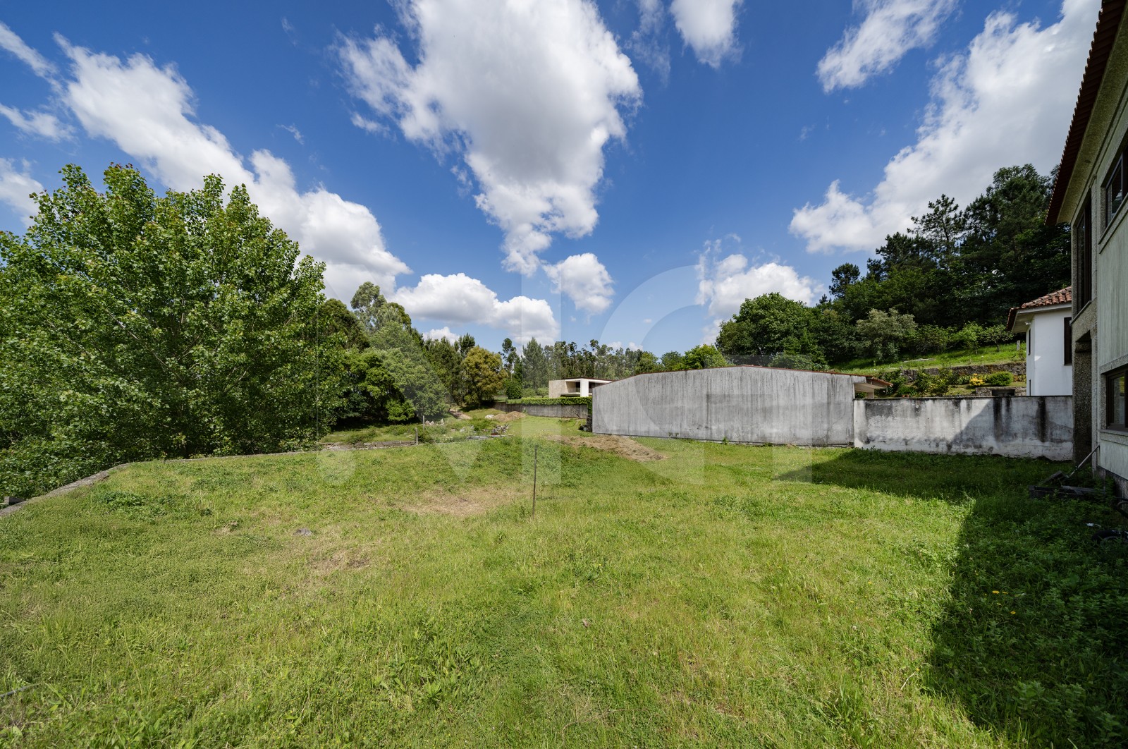 Moradia T3 para Venda em Priscos, Braga, Braga - Quintal/Jardim (Imagem 3)