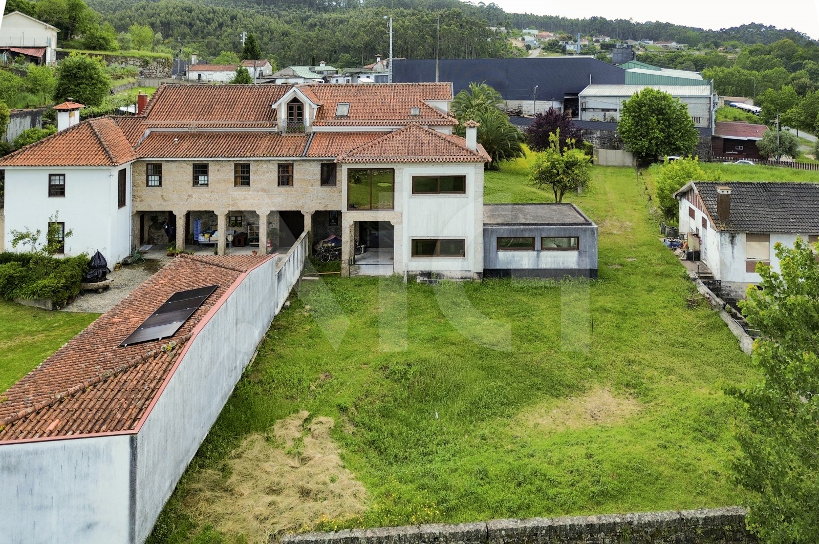 Moradia T3 para Venda em Priscos, Braga, Braga - Quintal/Jardim (Imagem 5)