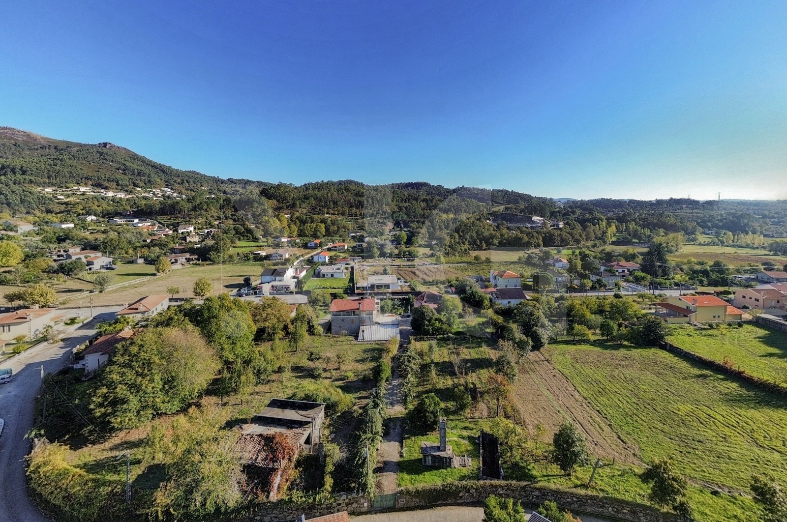 Land Rustic for For sale in Torre e Portela, Amares, Braga - Área envolvente (Imagem 4)