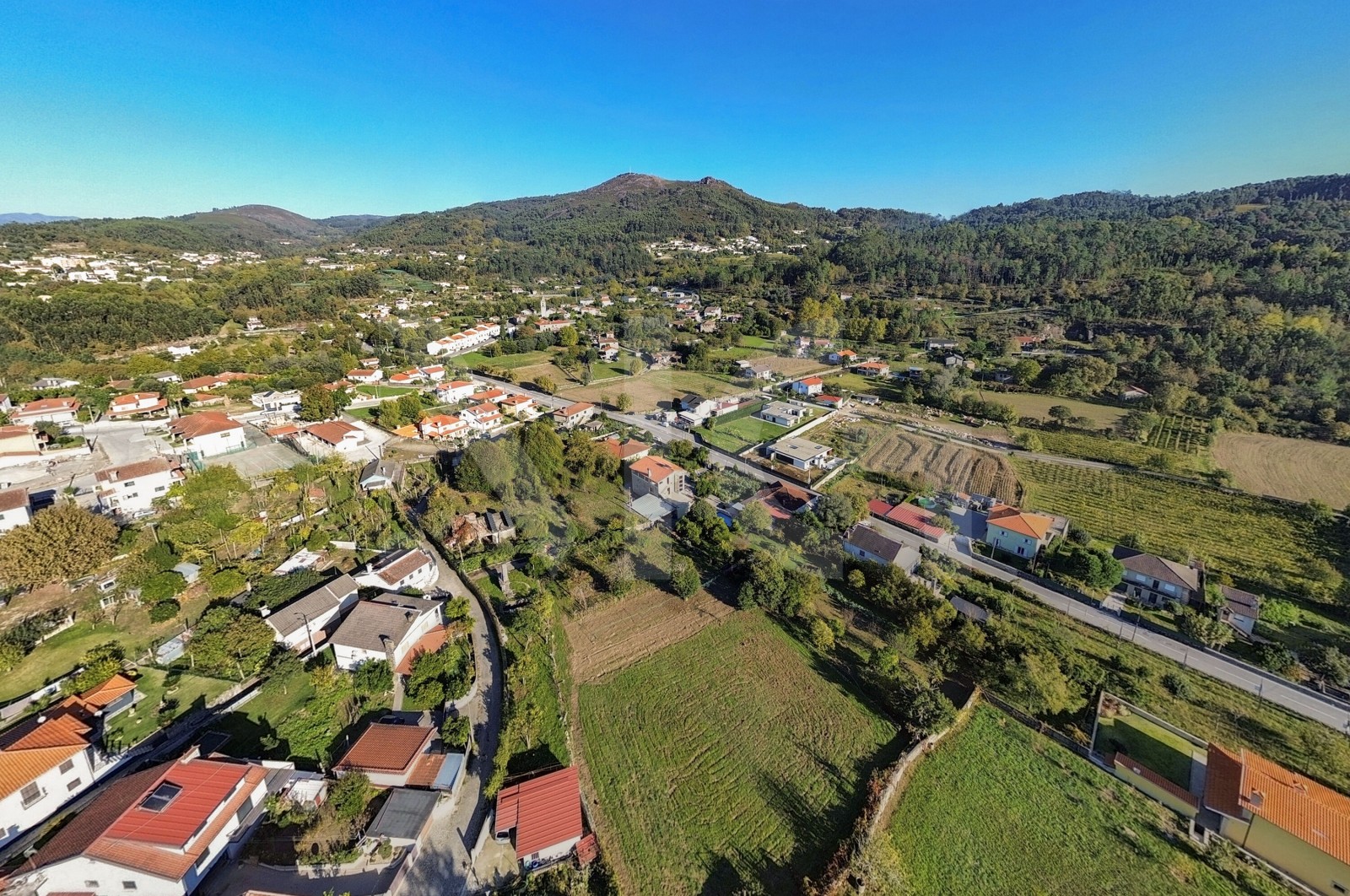 Land Rustic for For sale in Torre e Portela, Amares, Braga - Área envolvente (Imagem 5)