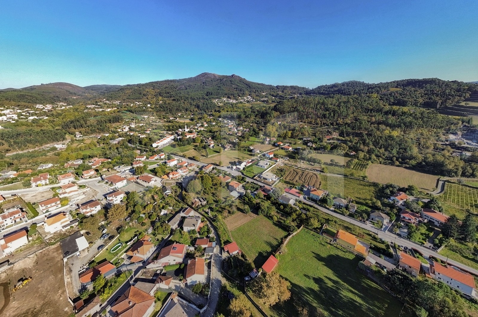 Land Rustic for For sale in Torre e Portela, Amares, Braga - Vistas (Imagem 5)