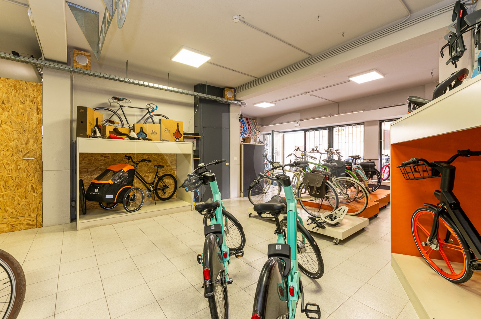 Loja para Arrendamento em Cedofeita, Santo Ildefonso, Sé, Miragaia, São Nicolau e Vitória, Porto, Porto - Armazém (Imagem 7)