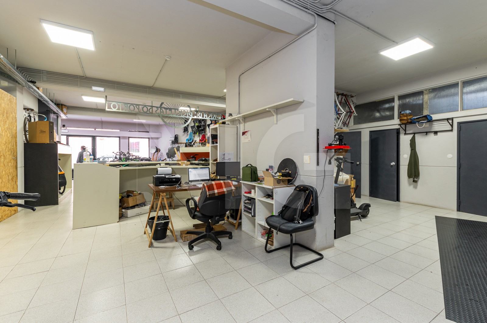 Loja para Arrendamento em Cedofeita, Santo Ildefonso, Sé, Miragaia, São Nicolau e Vitória, Porto, Porto - Armazém (Imagem 9)