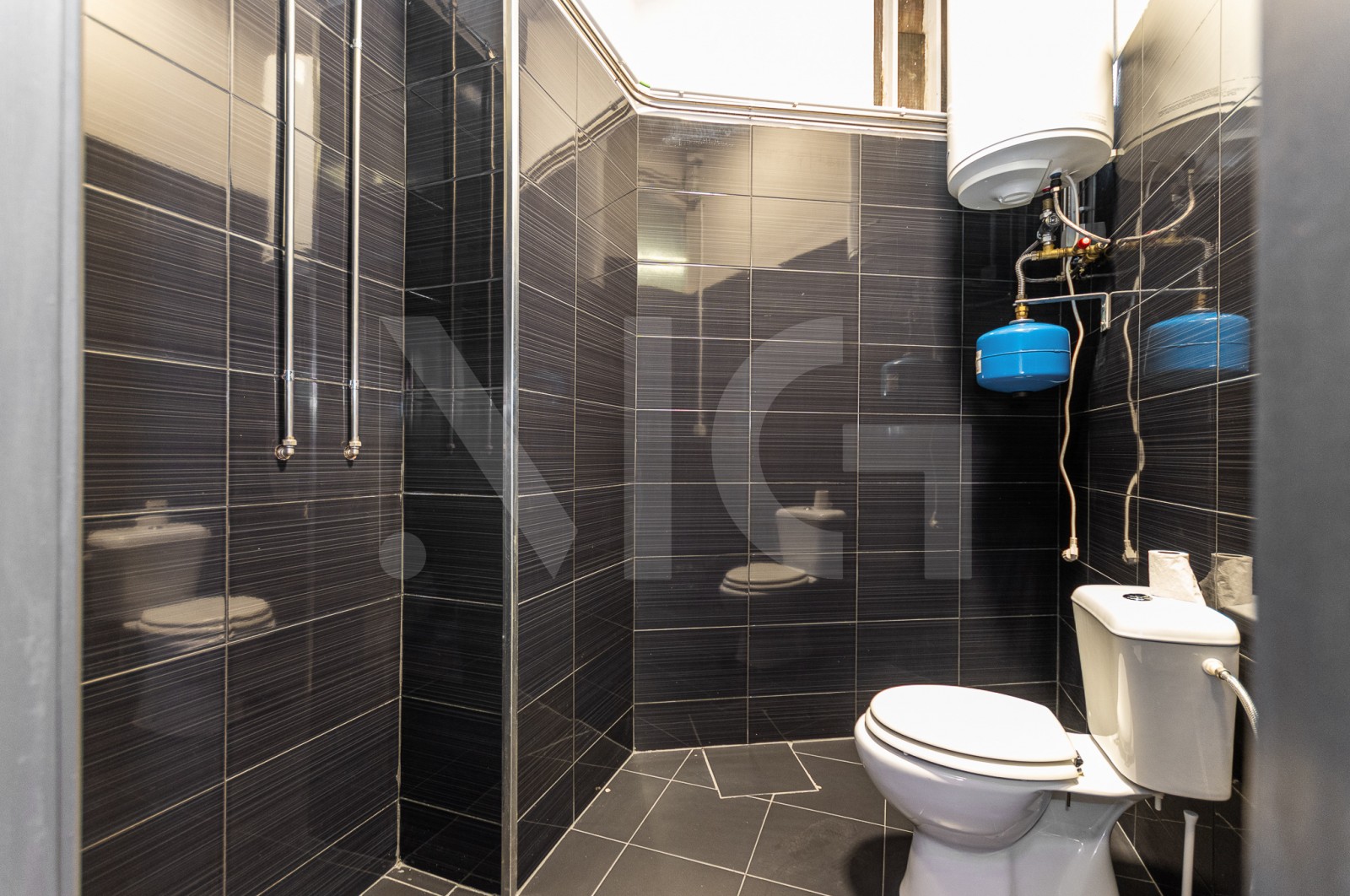 Loja para Arrendamento em Cedofeita, Santo Ildefonso, Sé, Miragaia, São Nicolau e Vitória, Porto, Porto - Casa de banho (Imagem 1)