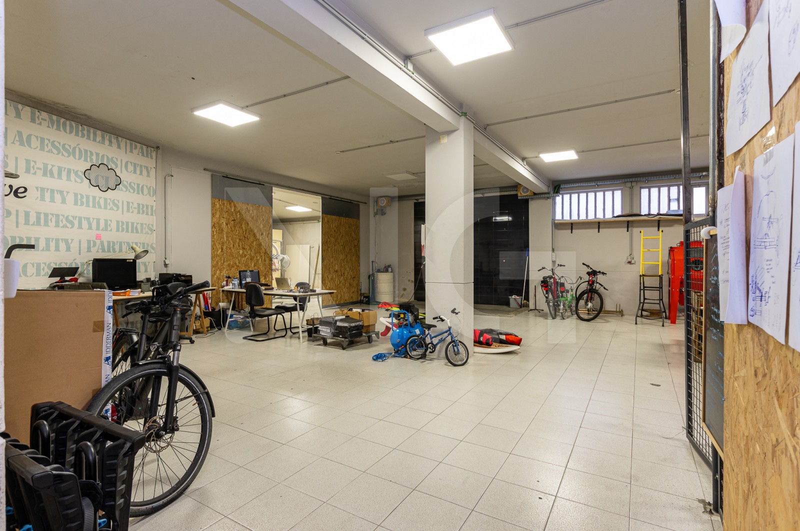 Loja para Arrendamento em Cedofeita, Santo Ildefonso, Sé, Miragaia, São Nicolau e Vitória, Porto, Porto - Armazém (Imagem 13)