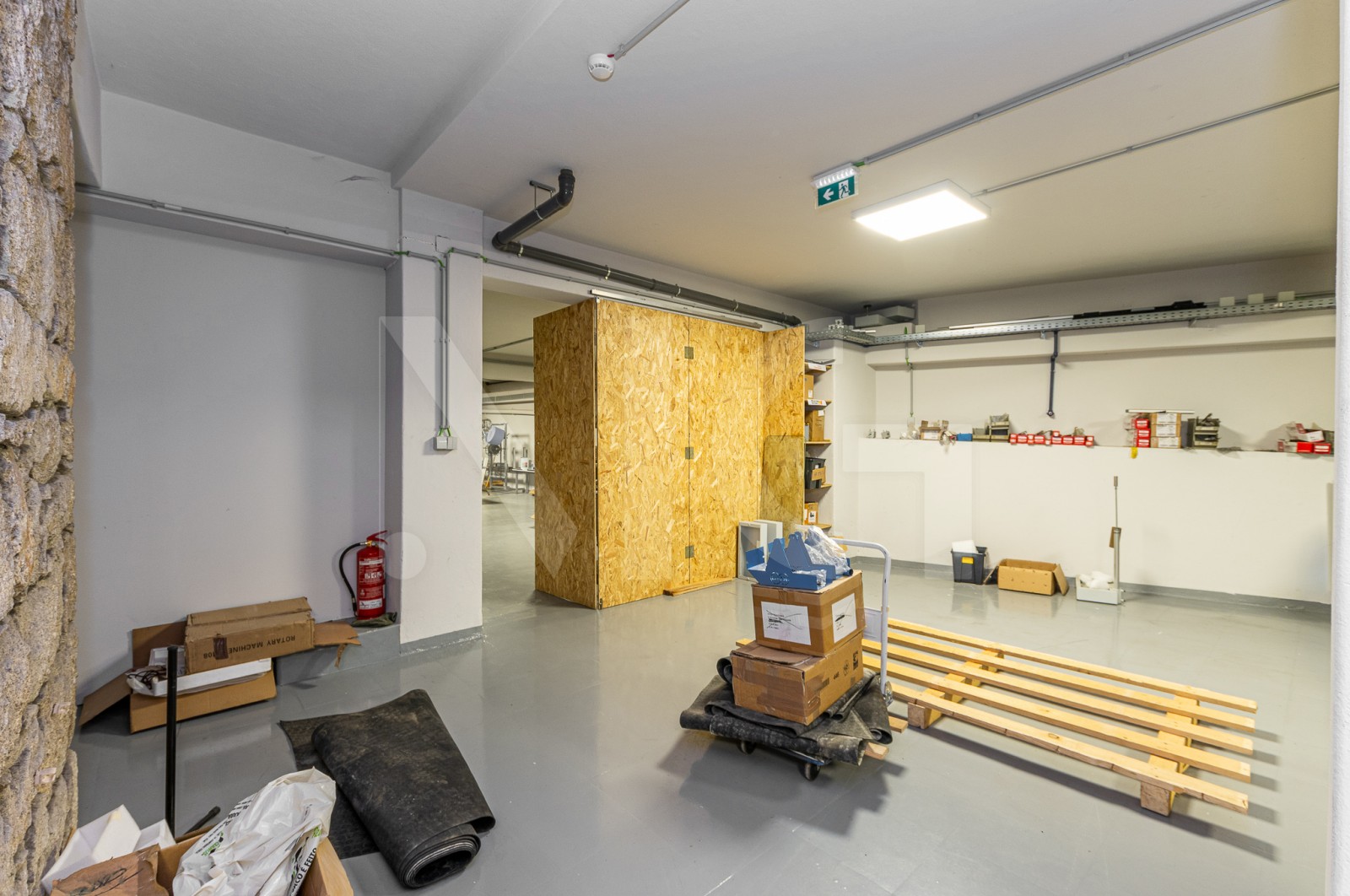 Loja para Arrendamento em Cedofeita, Santo Ildefonso, Sé, Miragaia, São Nicolau e Vitória, Porto, Porto - Armazém (Imagem 40)