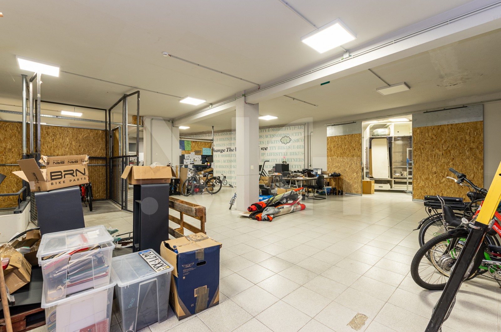 Loja para Arrendamento em Cedofeita, Santo Ildefonso, Sé, Miragaia, São Nicolau e Vitória, Porto, Porto - Armazém (Imagem 26)