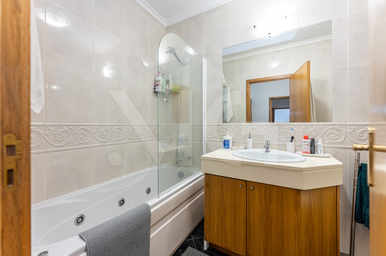 Apartamento T2 para Venda em Madalena, Vila Nova de Gaia, Porto - Casa de banho (Imagem 1)