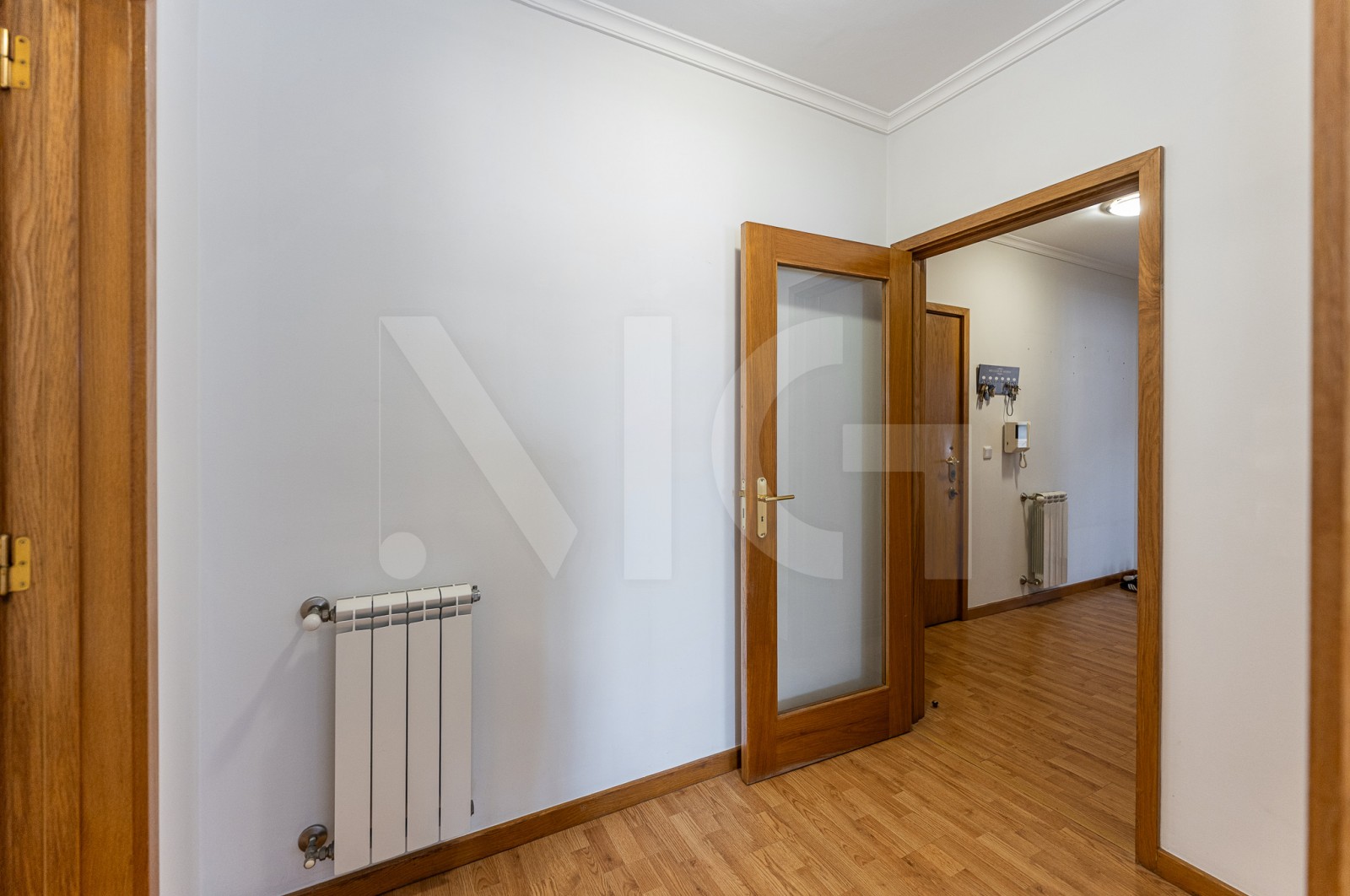 Apartamento T2 para Venda em Madalena, Vila Nova de Gaia, Porto - Hall de entrada (Imagem 3)