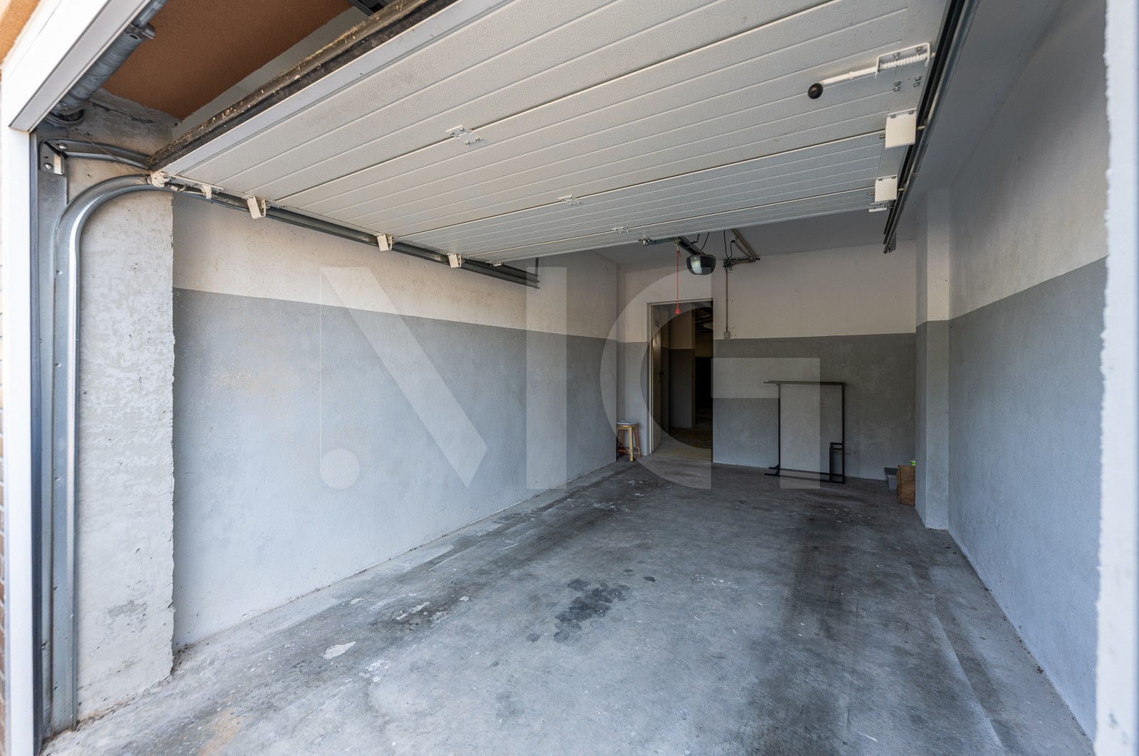 Apartamento T2 para Venda em Madalena, Vila Nova de Gaia, Porto - Parqueamento/Garagem (Imagem 1)