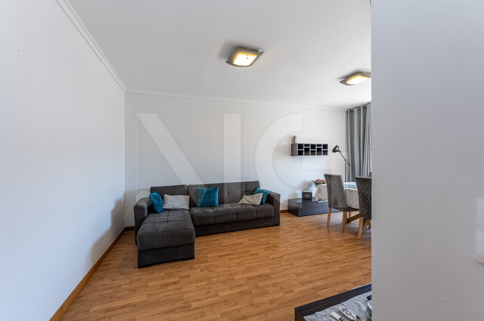 Apartamento T2 para Venda em Madalena, Vila Nova de Gaia, Porto - Sala (Imagem 1)