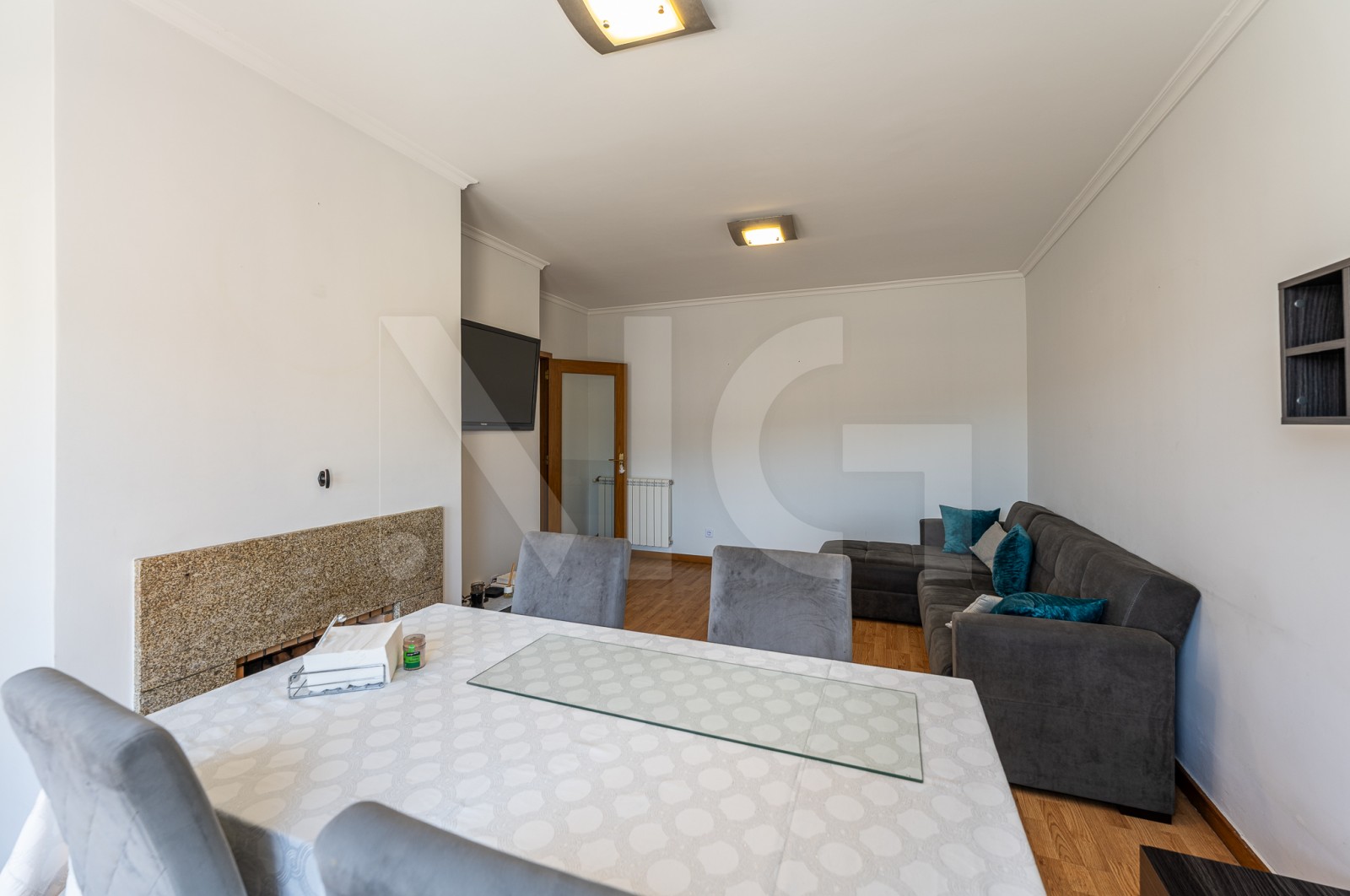 Apartamento T2 para Venda em Madalena, Vila Nova de Gaia, Porto - Sala (Imagem 5)
