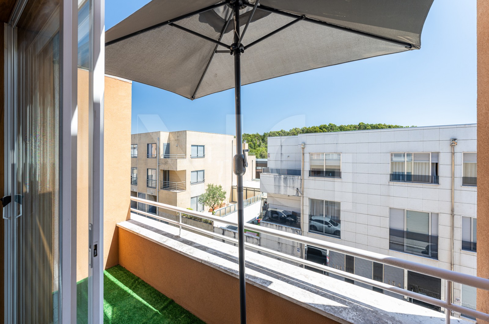 Apartamento T2 para Venda em Madalena, Vila Nova de Gaia, Porto - Varanda (Imagem 1)