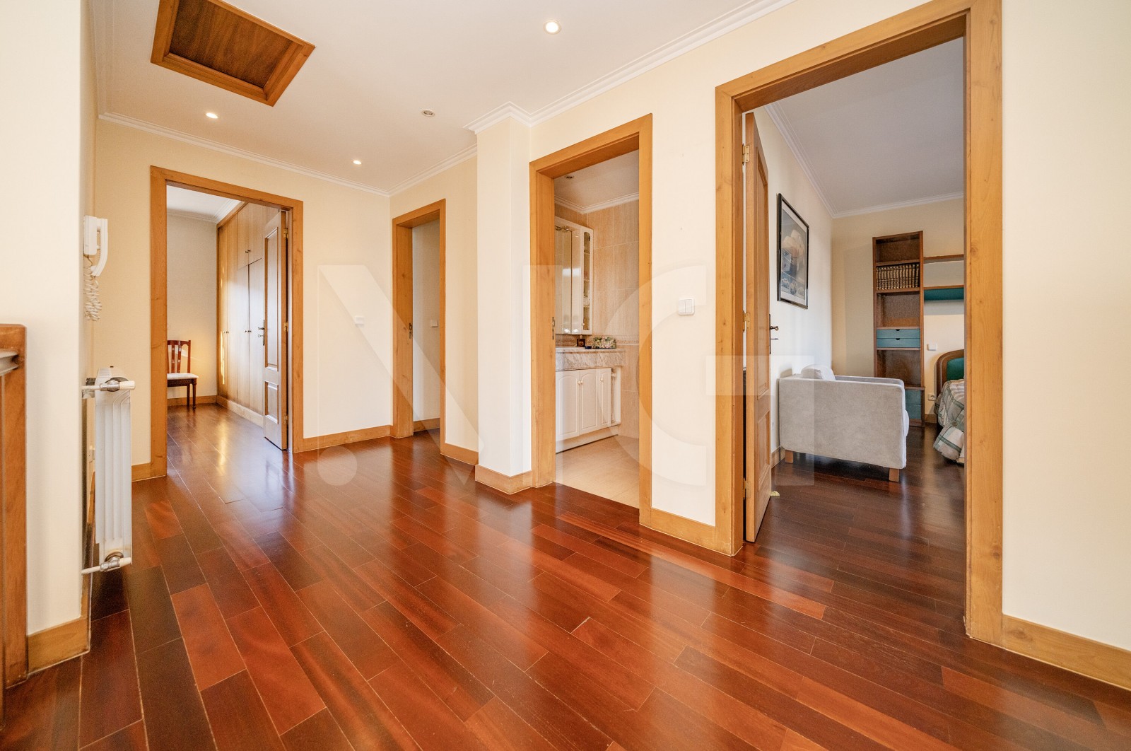 Moradia T5 para Venda em Merelim (São Pedro) e Frossos, Braga, Braga - Corredor (Imagem 1)