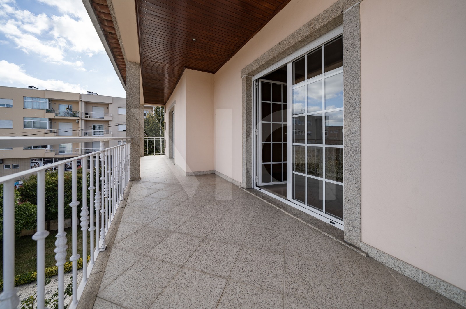 Moradia T5 para Venda em Merelim (São Pedro) e Frossos, Braga, Braga - Varanda (Imagem 1)