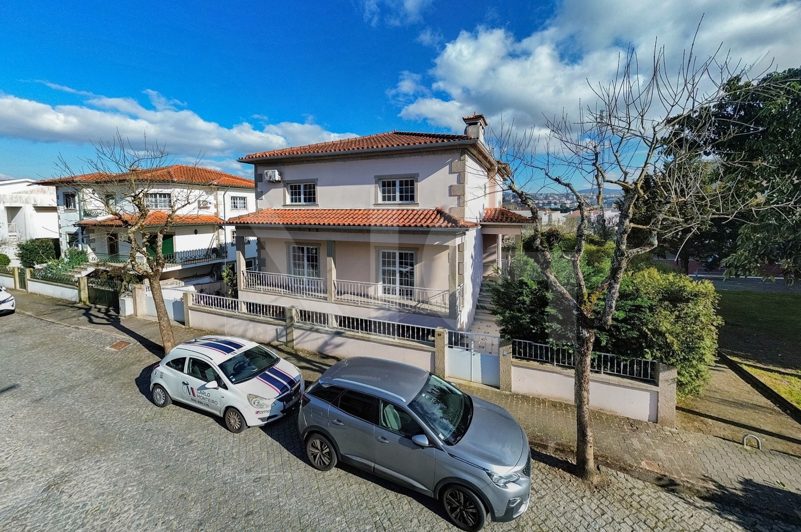 Moradia T5 para Venda em Merelim (São Pedro) e Frossos, Braga, Braga - Fachada (Imagem 1)