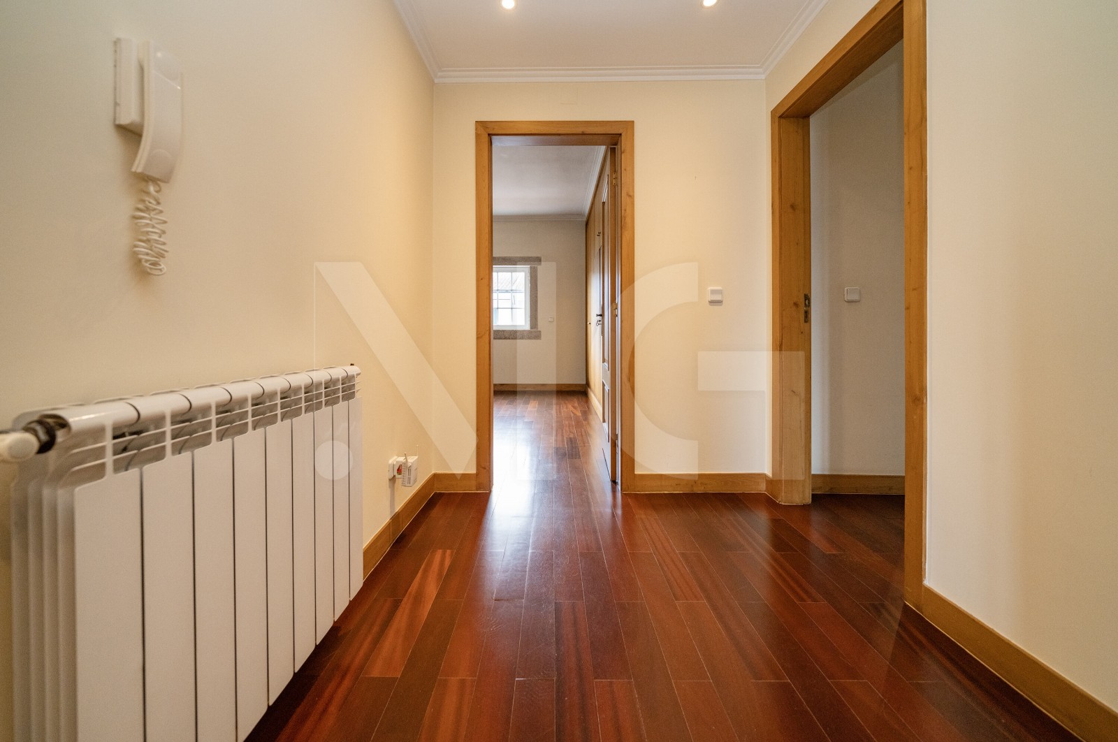 Moradia T5 para Venda em Merelim (São Pedro) e Frossos, Braga, Braga - Corredor (Imagem 2)